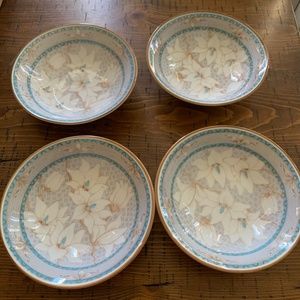 SET 4 Serving Bowls Made In Japan White Floral Design Blue and Gold Trim Vintage